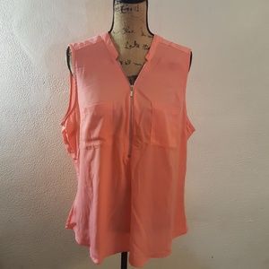 Zipper front sleeveless blouse.